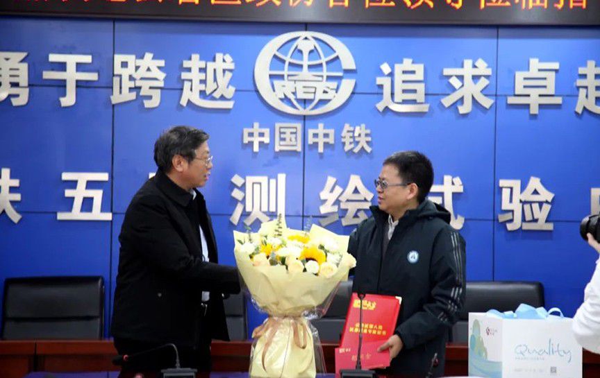 雲岩區政協領導到我公司慰問區管專家